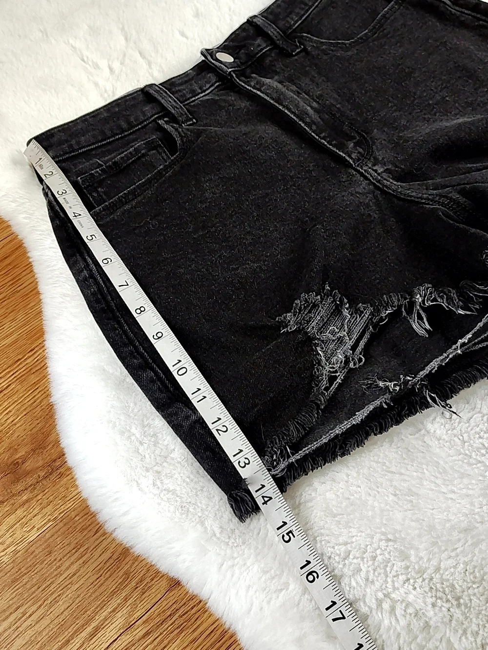 Hollister Curvy Ultra High Rise Mom Shorts 3" Distressed Summer Shorts Sz 11 /10 - Picture 3 of 8